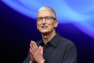why-is-tim-cook-stepping-down-as-ceo-of-apple?