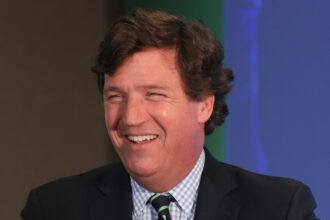 tucker-carlson-apologizes-for-supporting-trump-as-rift-deepens