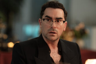 how-peaches-give-dan-levy’s-big-mistakes-a-strange-thrill