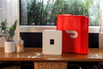 t-mobile-deepens-its-promise-of-faster-5g-internet-with-same-day-delivery,-powered-by-doordash