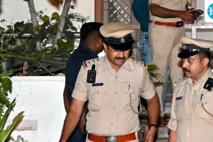 jee-student-found-hanging-in-patna;-police-recover-a-suicide-note-from-the-room