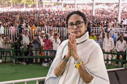 ‘democracy-cannot-be-jeopardized’:-supreme-court-raps-mamata-banerjee-over-i-pac-raid