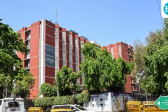 tamil-nadu-and-bengal-election-commission-seizures-cross-rs-1,000-crore-ahead-of-assembly-elections