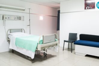 treatment-in-private-hospitals-has-become-cheaper?-the-ministry-of-health-is-considering-setting-a-ceiling-on-bills,-according-to-a-report
