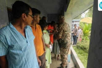 polling-underway-in-bengal;-west-midnapore-has-the-highest-turnout,-while-malda-has-the-lowest
