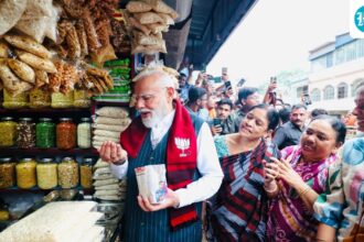 ‘jhalmuri-maine-khayi,-lekin-jhal-tmc-ko-lagi-hai’:-pm-modi’s-jibe-at-tmc