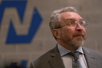 eddie-marsan-on-the-major-bank-robbery-that-inspired-‘no-ordinary-robbery’-—-and-why-movies-should-be-political:-‘art-is-compelling’