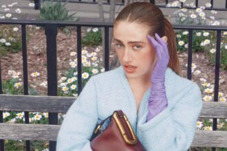 rachel-sinnott-desperately-wants-an-invitation-to-the-met-gala-in-marc-jacobs’-“the-scene.”