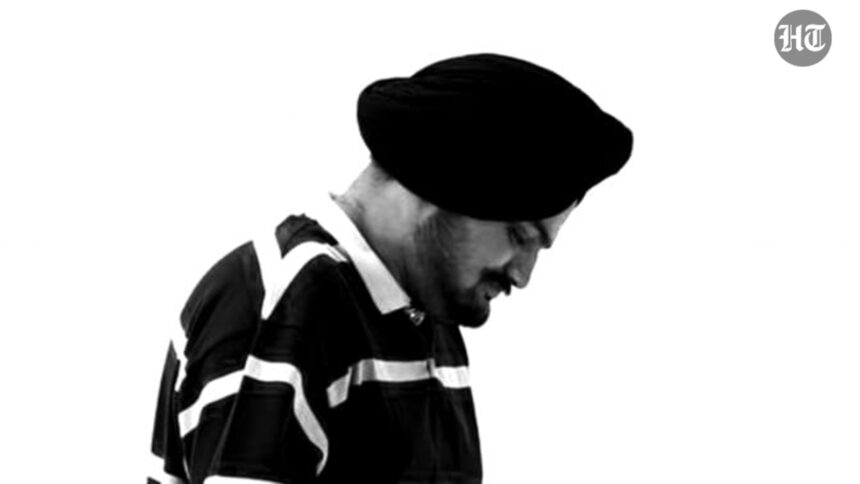 ‘gaddar-kaun?’:-sidhu-moosewala’s-song-on-‘traitors’-makes-comeback-as-a-jibe-on-aap-and-raghav-chadha