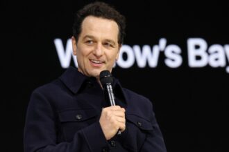 matthew-rhys-teases-the-unique-tone-of-apple-tv’s-‘widow’s-bay’-series:-‘i’ve-never-read-anything-like-this-before’