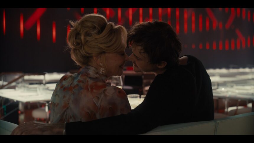 “hacks”-turns-into-a-full-fledged-sitcom-—-without-losing-its-bite