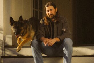 noah-kahan-proves-he’s-here-to-stay-on-vulnerable-new-album-‘the-great-divide’:-a-track-by-track-breakdown