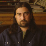 noah-kahan’s-surprise-releases-extended-edition-of-“the-great-divide”-“the-last-of-the-bugs”