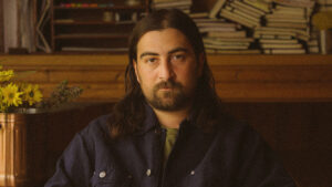 noah-kahan’s-surprise-releases-extended-edition-of-“the-great-divide”-“the-last-of-the-bugs”