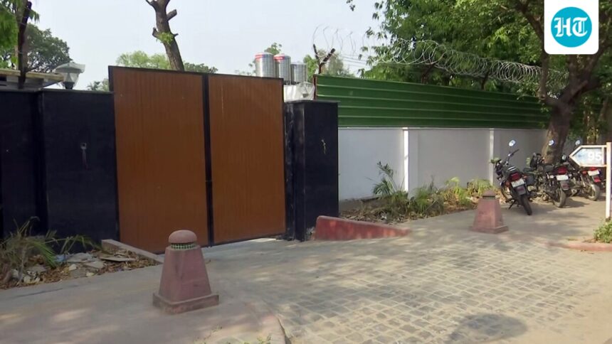 the-bjp’s-‘sheesh-mahal’-jibe-at-kejriwal-is-not-new-here’s-how-class-2.0-looks-like