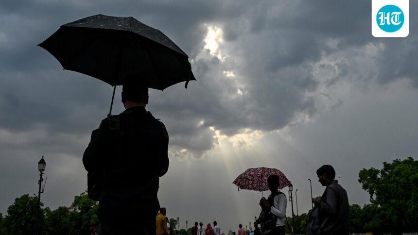 the-temperature-in-delhi-reaches-42.8-degrees-celsius,-making-it-the-hottest-day-of-the-year-so-far