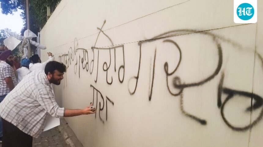 aap-protests-erupt-in-jalandhar-after-bjp-switches,-targeting-homes-of-rebel-mps