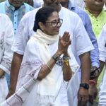 mamata-banerjee-accuses-central-forces-of-escorting-criminals-to-evm-strong-rooms