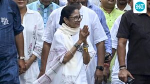 mamata-banerjee-accuses-central-forces-of-escorting-criminals-to-evm-strong-rooms