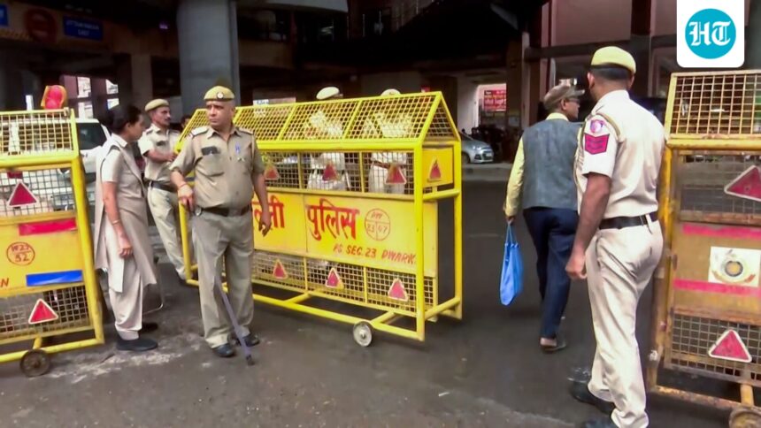 a-policeman-in-delhi-shot-and-killed-a-food-delivery-worker,-and-another-was-injured-when-a-bullet-entered-his-chest