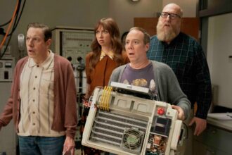 ‘the-big-bang-theory’-spin-off-‘stuart-fails-to-save-the-universe’-reveals-first-look
