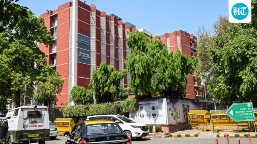 529-candidates-who-did-not-submit-their-accounts-are-banned-from-voting-for-3-years:-eci