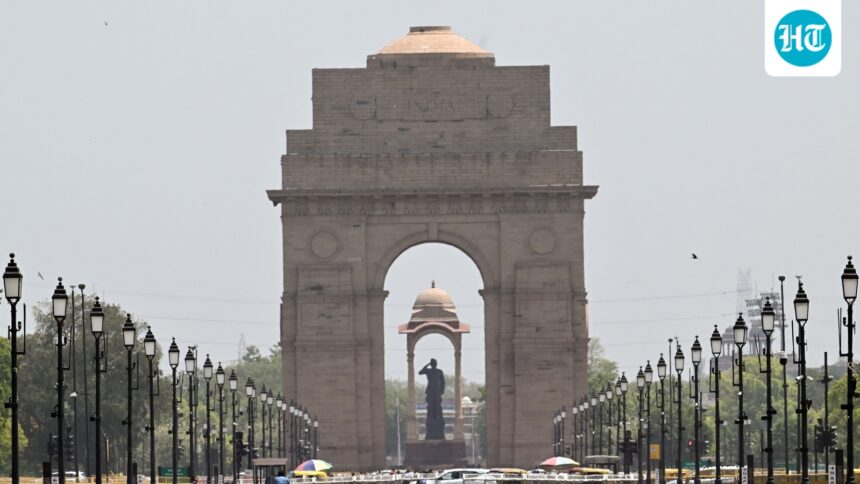 light-rain-likely-in-delhi-tonight;-the-imd-issues-a-yellow-alert