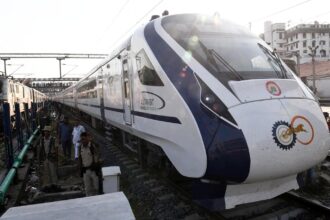 mumbai-–-solapur-vande-bharat-express-derails-while-entering-pune-railway-station