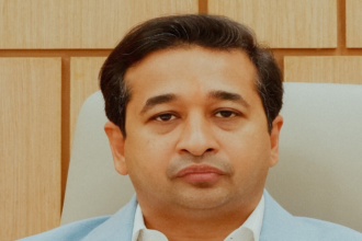 maharashtra-bjp-minister-nitish-rane-has-been-sentenced-to-a-month’s-imprisonment-for-throwing-mud-at-government-employees