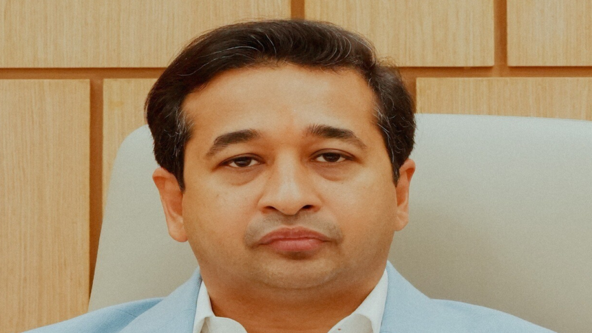 maharashtra-bjp-minister-nitish-rane-has-been-sentenced-to-a-month’s-imprisonment-for-throwing-mud-at-government-employees