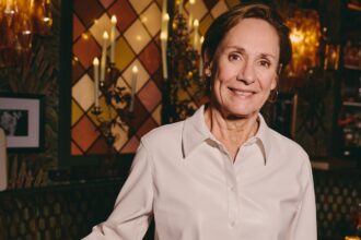 laurie-metcalfe-threatened-to-cut-ties-with-steppenwolf-amid-the-showdown-with-scott-rudin