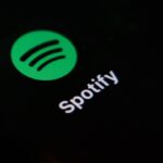 spotify-reaches-293-million-unique-subscribers-and-record-profits,-but-stock-declines-in-outlook