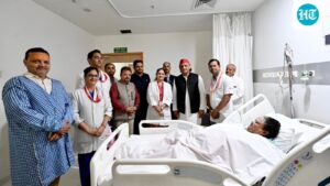 akhilesh-visits-bjp-mla-who-was-injured-while-burning-his-effigy:-‘we-don’t-want-the-flames-of-strife’