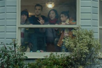 greta-lee,-wagner-moura’s-sci-fi-thriller-‘the-last-house’-gets-release-date-and-first-look-from-netflix