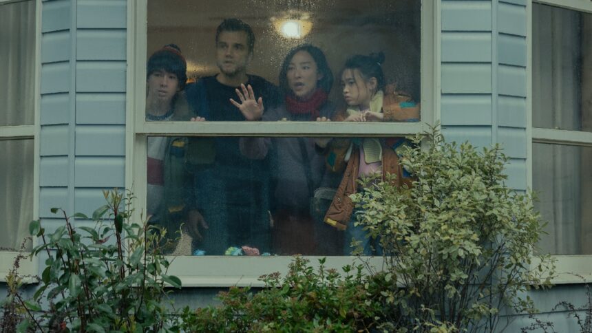 greta-lee,-wagner-moura’s-sci-fi-thriller-‘the-last-house’-gets-release-date-and-first-look-from-netflix