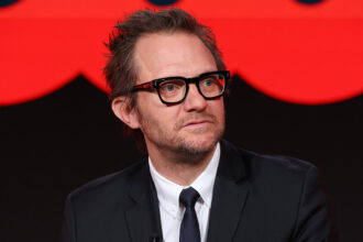 the-cw-strikes-streaming-deals-with-espn-and-roku