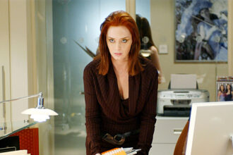 real-life-emily-from-‘the-devil-wears-prada’-publicly-reveals-her-identity-decades-after-the-movie