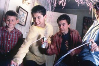 ‘malcolm-in-the-middle’-actor-justin-berfield-tells-photographers-to-leave-eric-pere-sullivan-alone-after-he-rejects-part-2