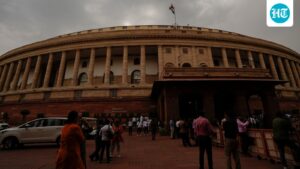 severe-thunderstorm-warning-for-delhi-ncr,-imd-red-alert-in-some-parts-as-sky-turns-grey.