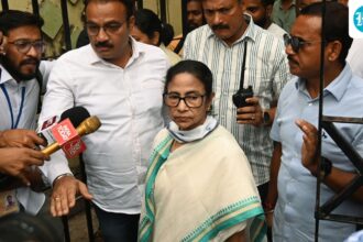 ‘polls-rigged,-stay-up-all-night’:-mamata-banerjee-calls-for-guarding-evms-after-bengal-forecast