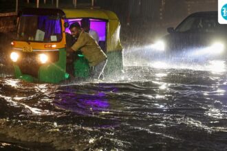 10-dead,-roads-choked,-libraries-flooded:-bengaluru-plunged-into-chaos-after-rains-and-storms-|-5-points