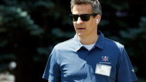 chairman-of-warner-bros.-discovery-finance-gunnar-wiedenfels-gets-new-contract