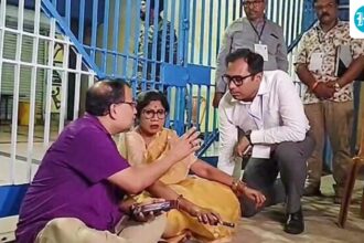 high-drama-in-kolkata-as-tmc-announces-polls-are-open-and-mamata-banerjee-will-arrive-soon