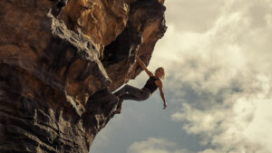 ‘apex’-writer-jeremy-robbins-breaks-down-charlize-theron’s-chart-topping-ending-on-netflix