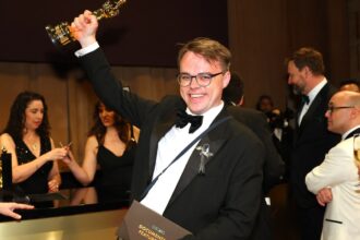 the-airline-lost-the-documentary-oscar-for-‘mr-‘no-one-is-against-putin,’-says-director.