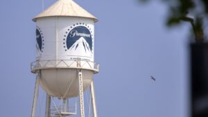 paramount-sued-by-subscribers-over-warner-bros.,-skydance-deals