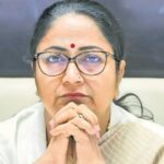 “sakht-action-hoga”:-delhi-chief-minister-warns-private-schools-against-forcing-parents-to-buy-family-|-he-watches