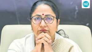 “sakht-action-hoga”:-delhi-chief-minister-warns-private-schools-against-forcing-parents-to-buy-family-|-he-watches