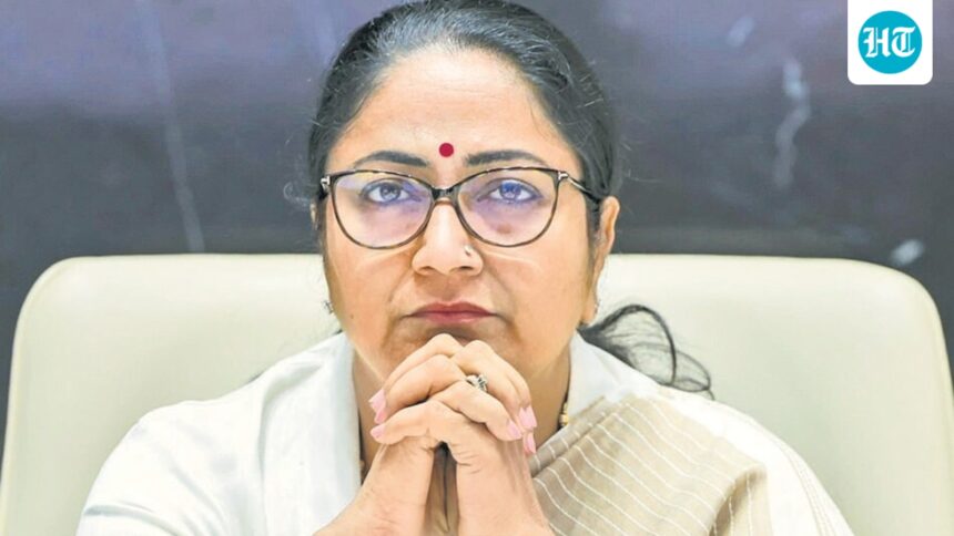 “sakht-action-hoga”:-delhi-chief-minister-warns-private-schools-against-forcing-parents-to-buy-family-|-he-watches