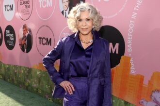 jane-fonda-recalls-her-‘painful’-admiration-for-robert-redford-and-retracts-comment-on-streisand’s-oscars-honor:-‘bob-would-have-loved-that’